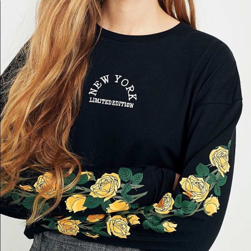 💫UO NY Yellow Rose Long Sleeve T-Shirt💫